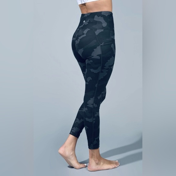 90 Degree By Reflex | High Waisted Side Pocket Leggings in Navy Camo Size Large - Picture 1 of 5